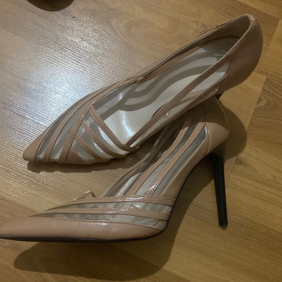 - Zara brand new pointed nude heels - Picture 2 of 4